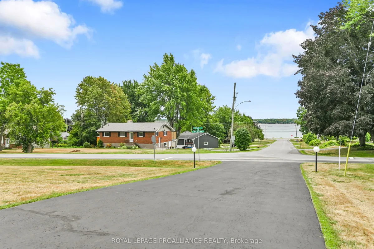 24 Bernard Crescent, ON K0E 1P0