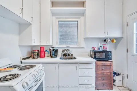 93 EAST 23RD Street, ON L8V 2W7