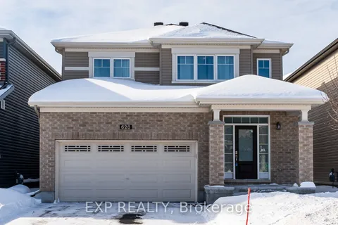 628 Eagle Crest Heights, ON K2S 2E6