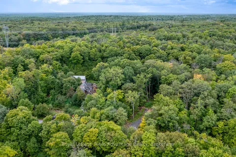 33 Pinewood Road, ON P2A 2W7