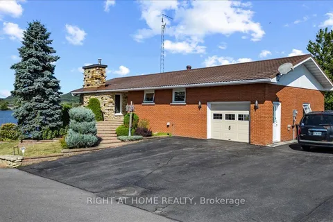 1835 Ch. du Traversier Street, ON K0B 1J0