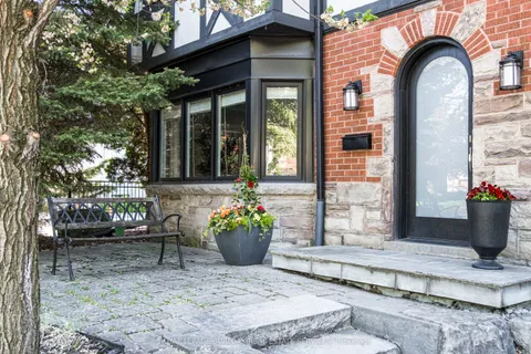 3 Oakwood Place, ON L8S 4C9