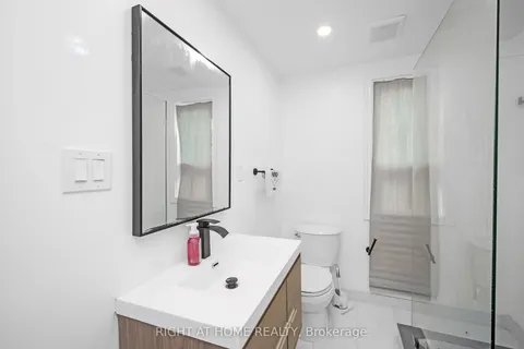 18 Huntley Street, ON L8L 5X7