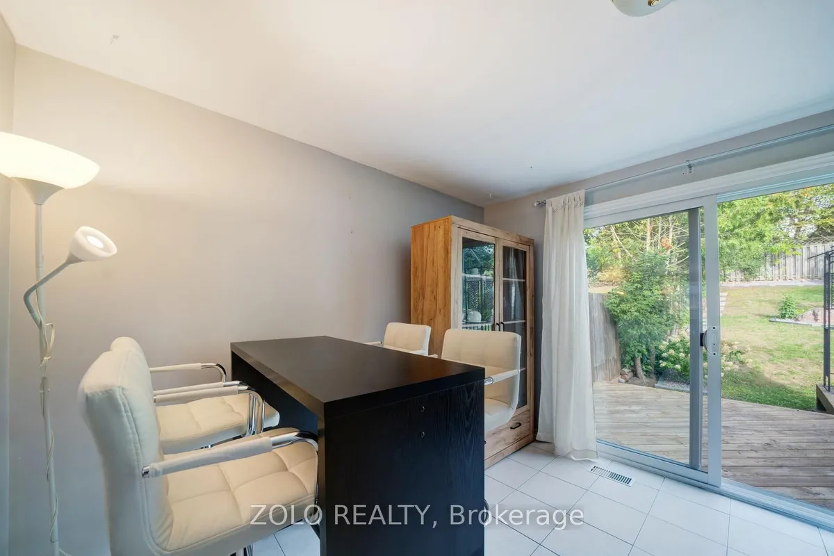 2048 Walker Avenue, ON K9L 1S1