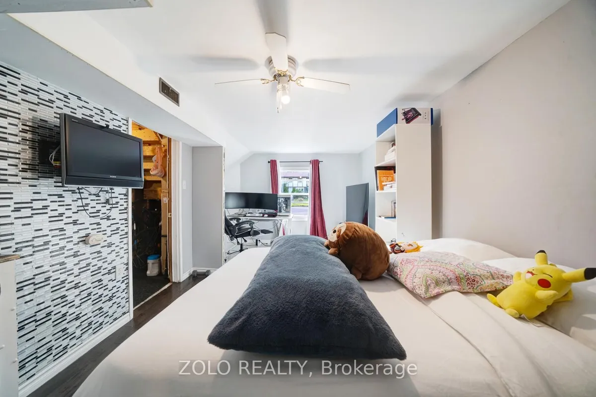 2048 Walker Avenue, ON K9L 1S1