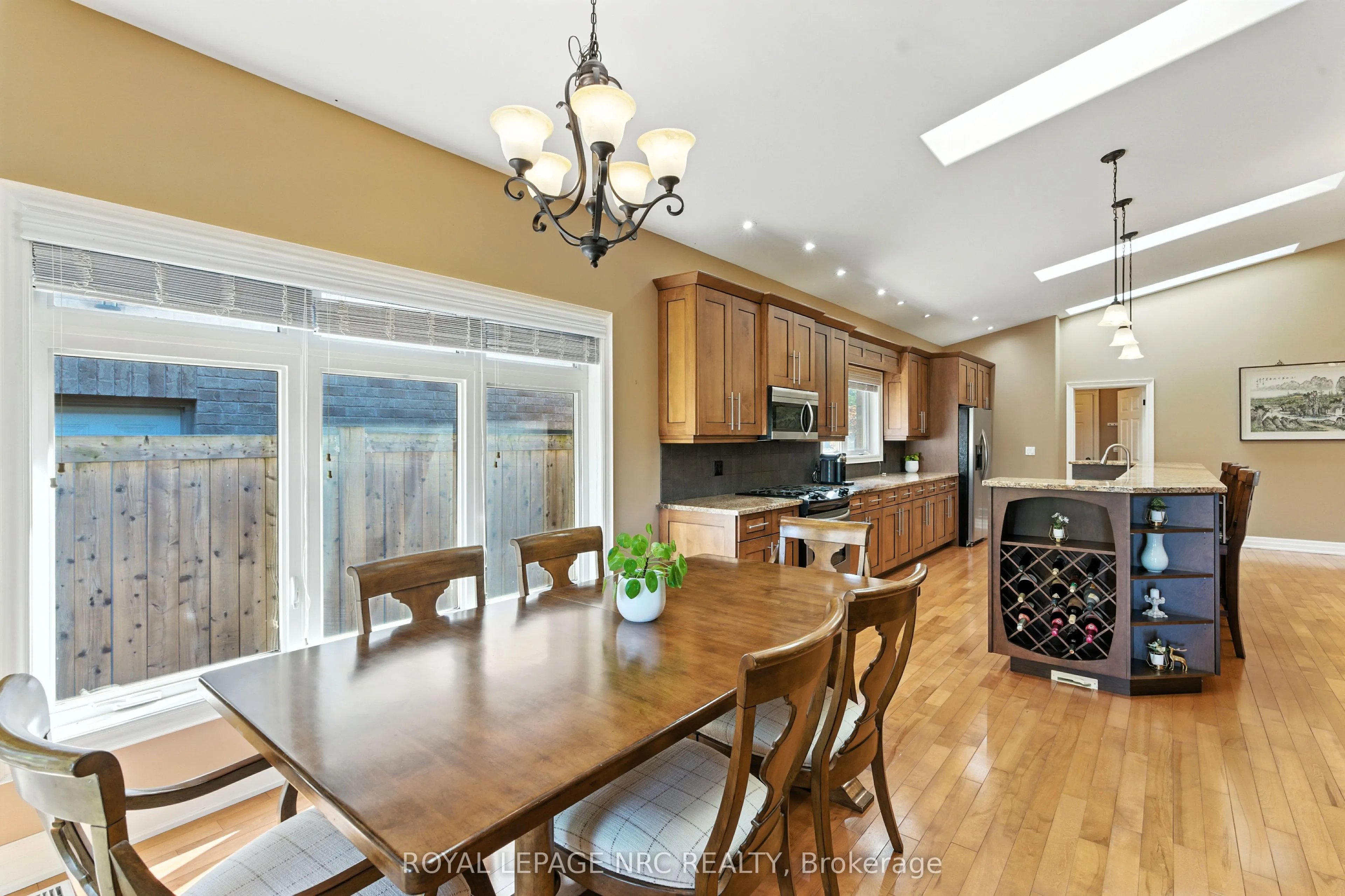 6 MCLEAN Court, ON L2W 0A2