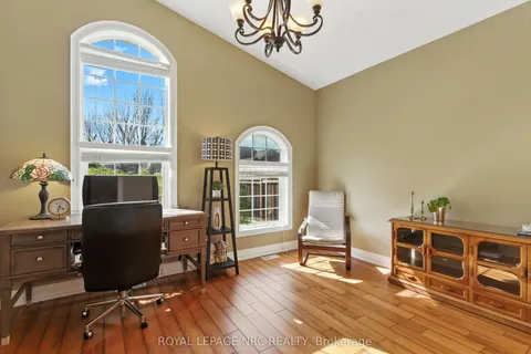 6 MCLEAN Court, ON L2W 0A2