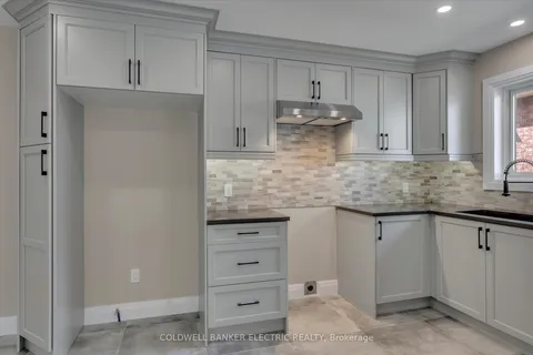 2225 Lorraine Drive, ON K9L 1Y6