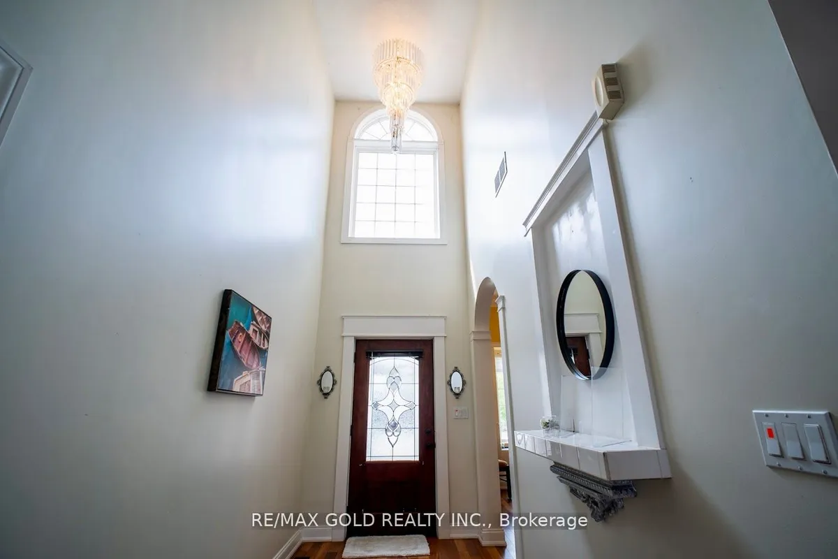 8905 MCGARRY Drive, ON L2H 3P1