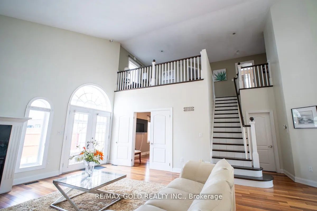 8905 MCGARRY Drive, ON L2H 3P1