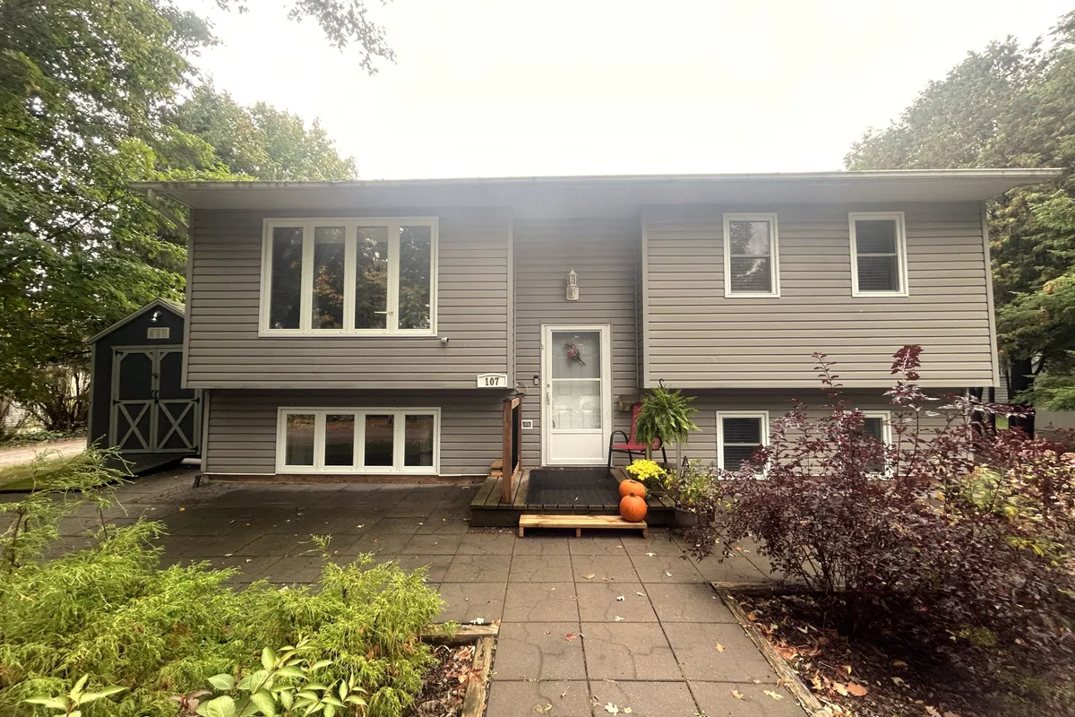 26 Salmon Side Road, ON K7A 4S5