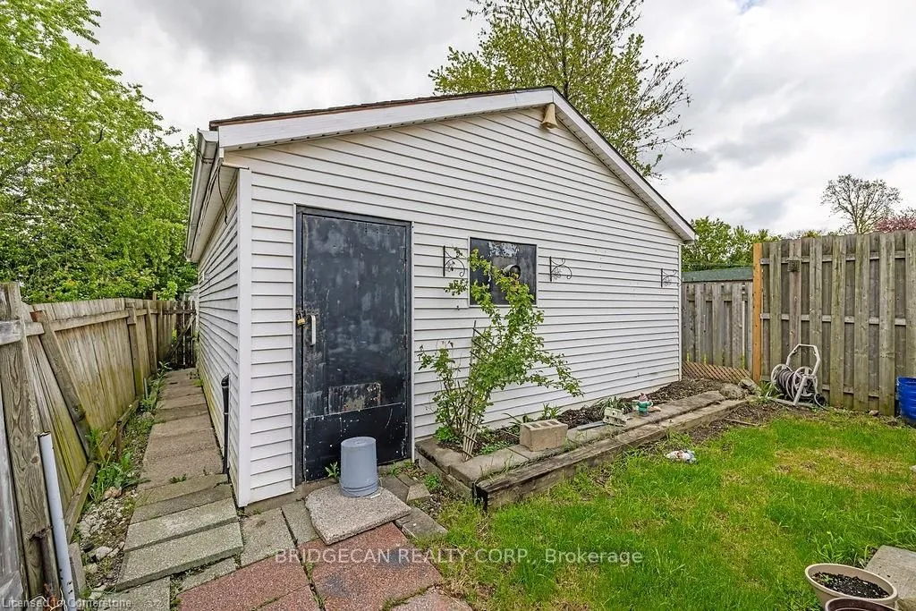 201 East 23rd Street, ON L8V 2X2