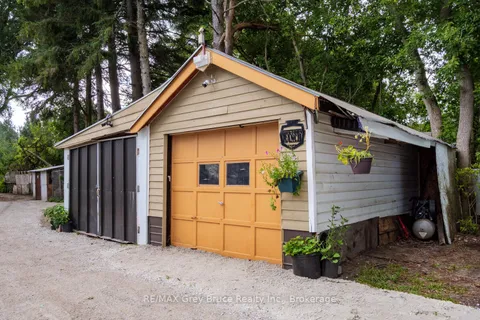 243 Queen Street, ON N0H 1P0