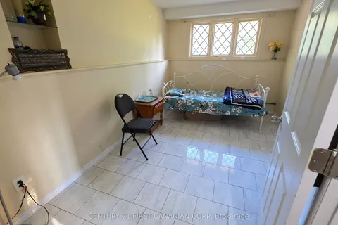 2 Muriel Crescent, ON N6E 2K5