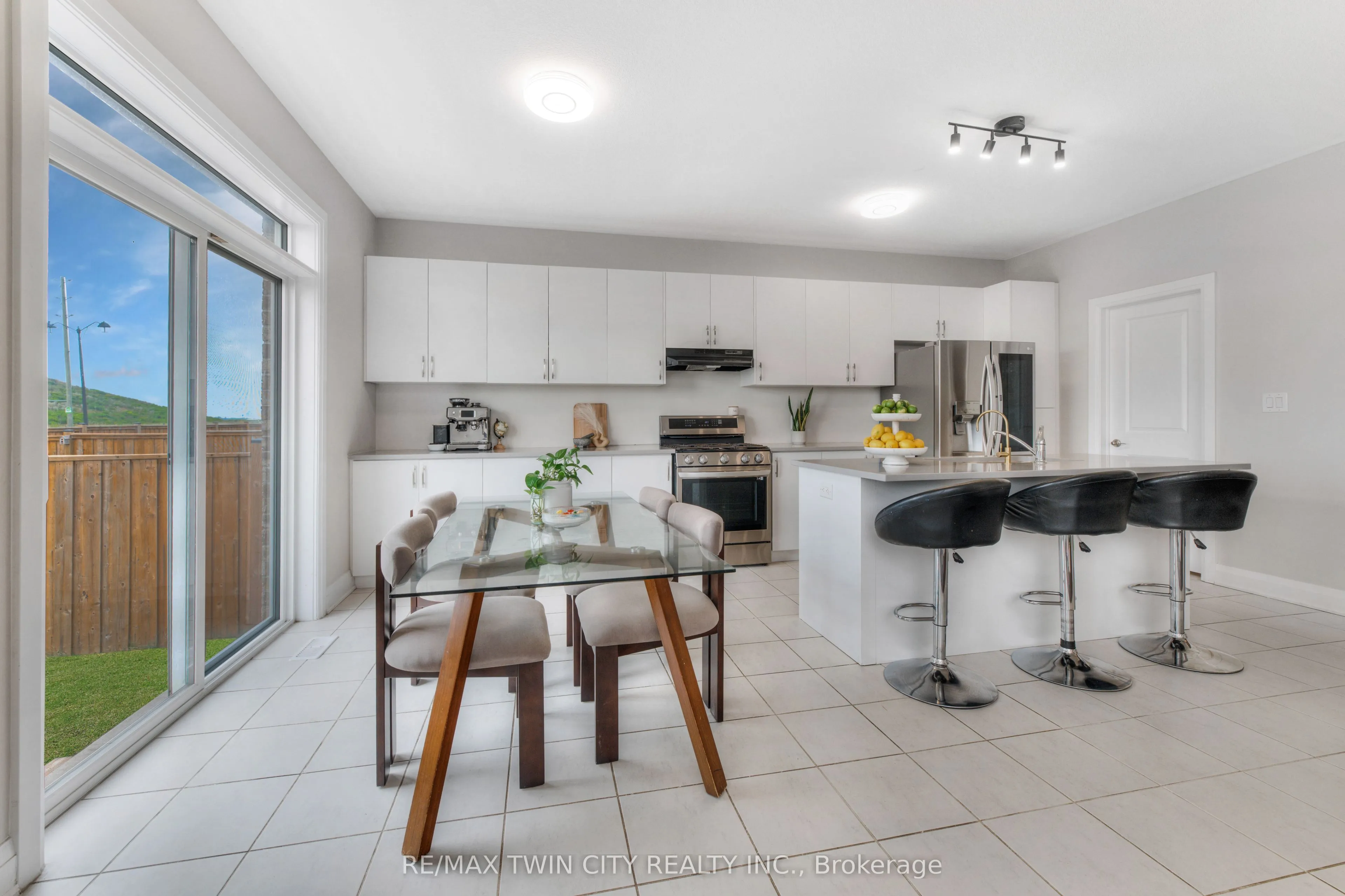 160 Foamflower Place, ON N2V 0G9