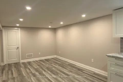 699 NINTH Avenue, ON L8T 2A1