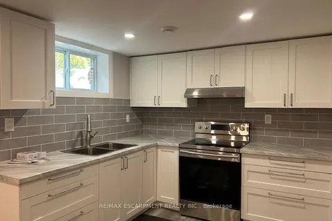 699 NINTH Avenue, ON L8T 2A1