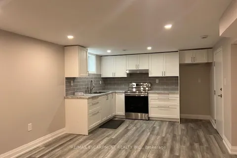 699 NINTH Avenue, ON L8T 2A1