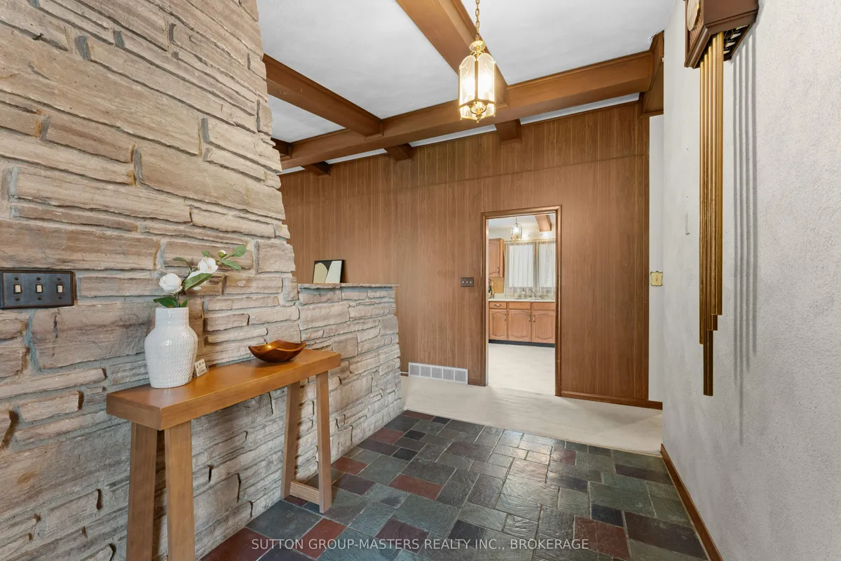 2 Churchill Street, ON K7M 2K5