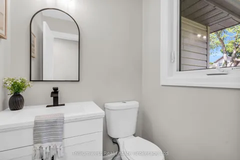 8 Chadwick Avenue, ON N1H 3E4