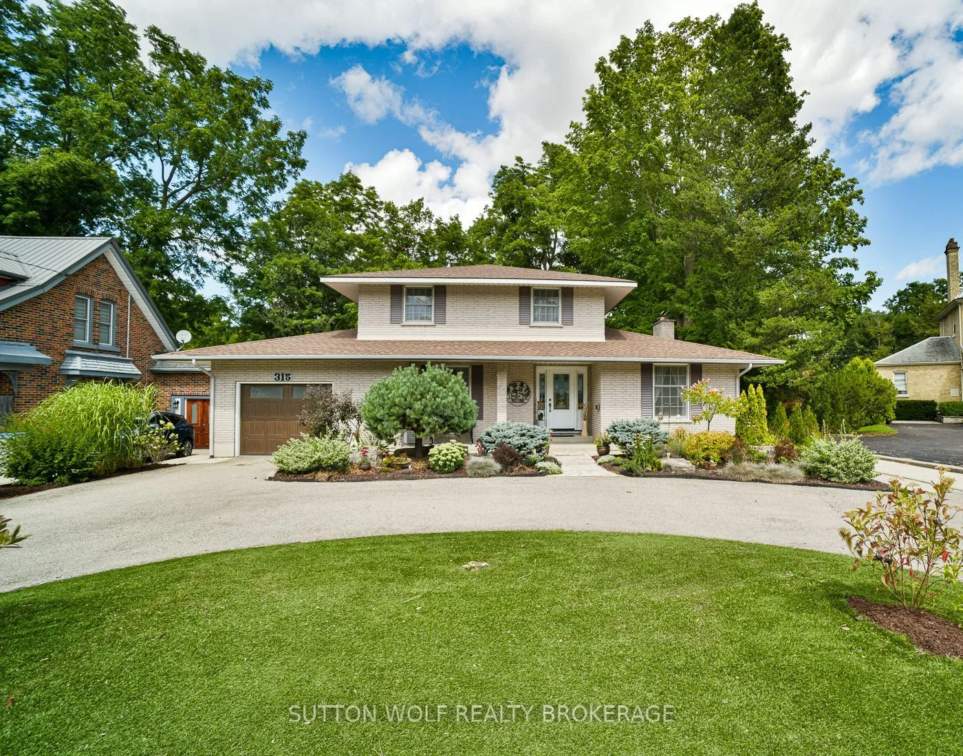 315 Caradoc Street, ON N7G 2N1