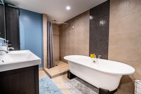 13 Violet Street, ON L2S 2X1