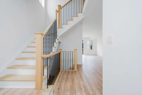 132 WHITE OAK Crescent, ON L9Y 0Z3