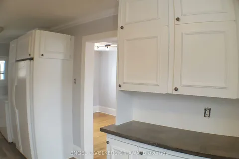 989 Bakervale Drive, ON K1Z 6N7