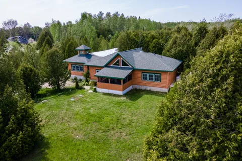 25 Maple Golf Crescent, ON N0H 2R0