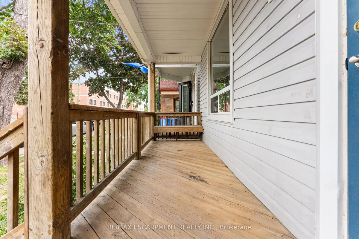 208 East Avenue, ON L8L 5J3