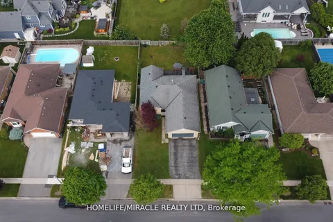 16 Goodwillie Drive, ON L3C 7C4