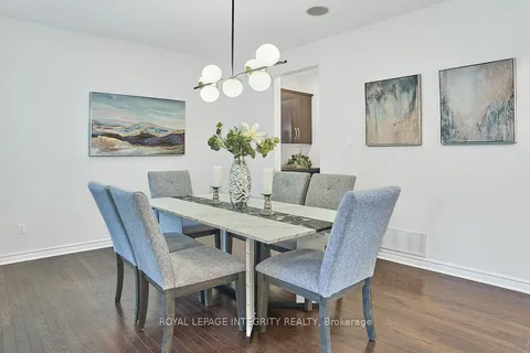 904 Nettleship Court, ON K2T 0E9