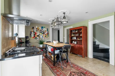 314 George Street, ON K9A 3M1