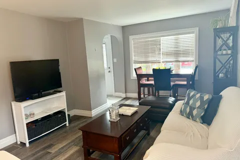 582 9th Street, ON N4N 1M6