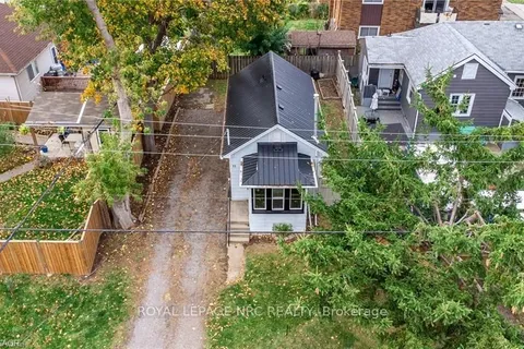 11 Perry Street, ON L2R 1K7