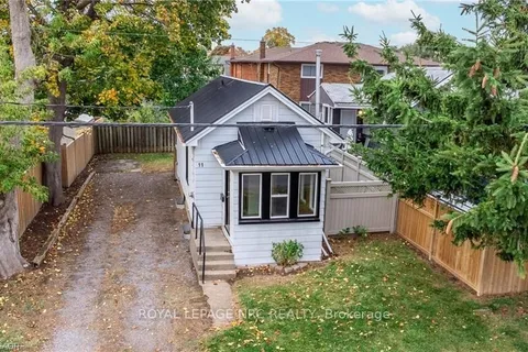 11 Perry Street, ON L2R 1K7