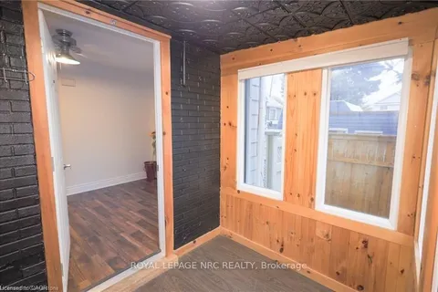 11 Perry Street, ON L2R 1K7