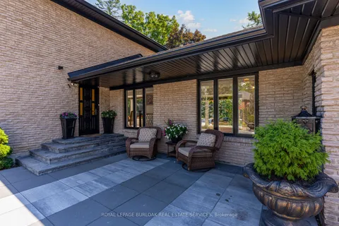 28 Stonegate Drive, ON L9G 3R7