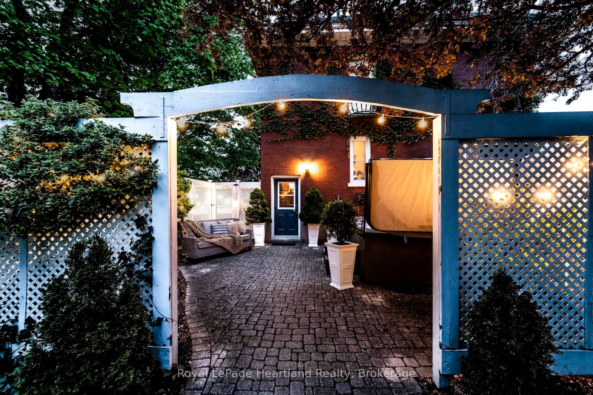 202 McConnell Street, ON N0M 1H0