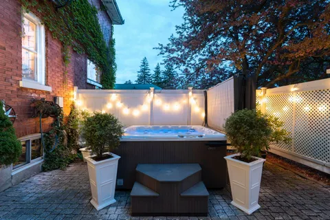 202 McConnell Street, ON N0M 1H0