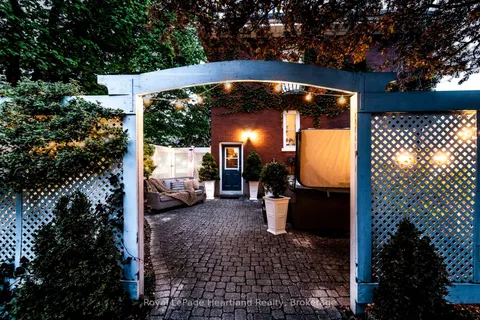 202 McConnell Street, ON N0M 1H0