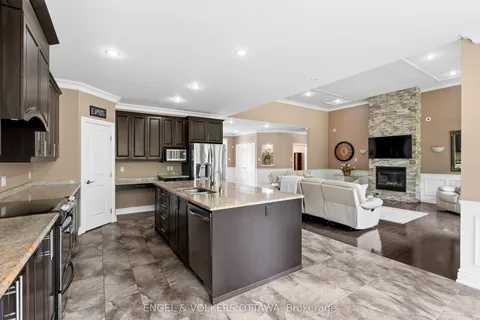 7510 Village Centre Place, ON K4P 0C8