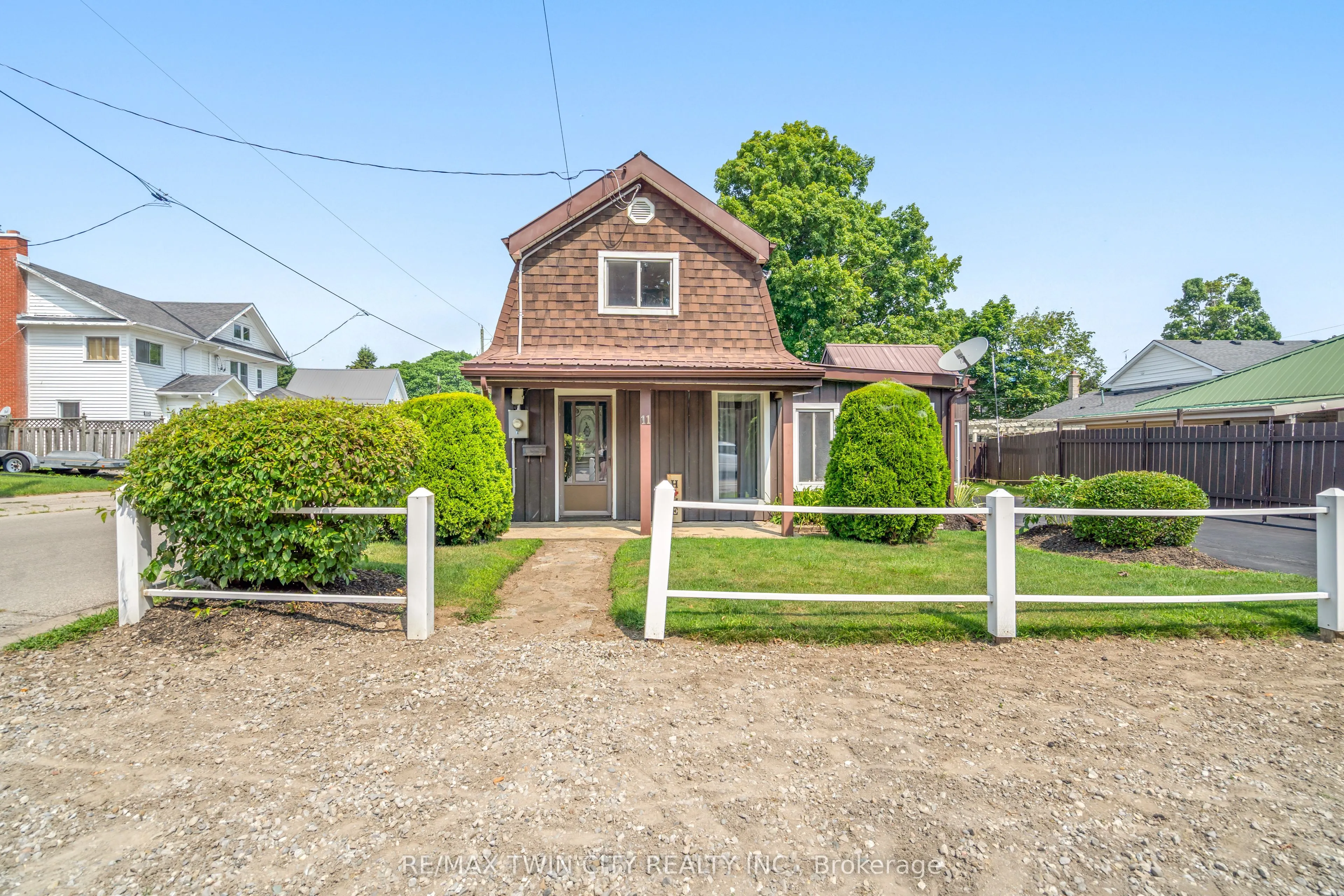 11 West Church Street, ON N0E 1Y0