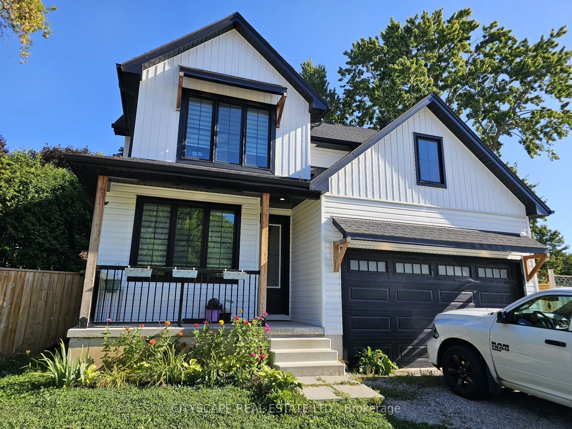 274 Bell Street, ON M5C 2P3