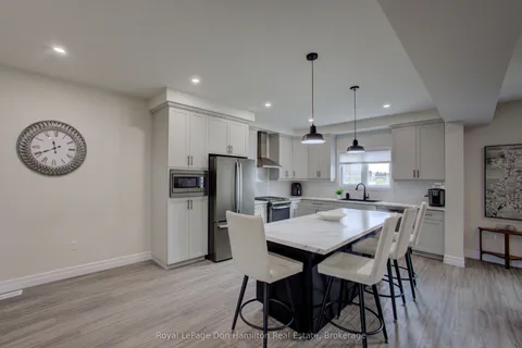 654 Wray Avenue, ON N4W 3K9