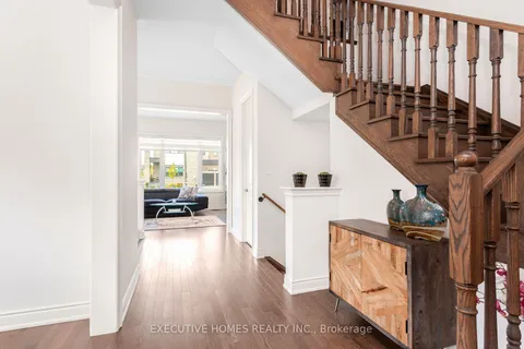 77 Pond View Gate, ON L8B 2A1