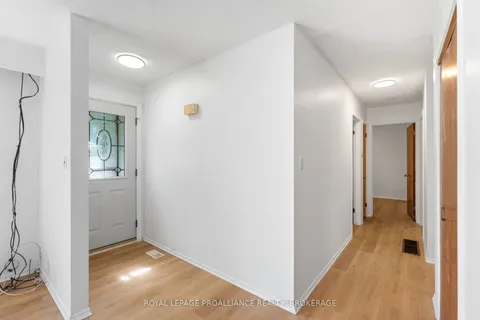 5 Armour Crescent, ON K8V 2V9