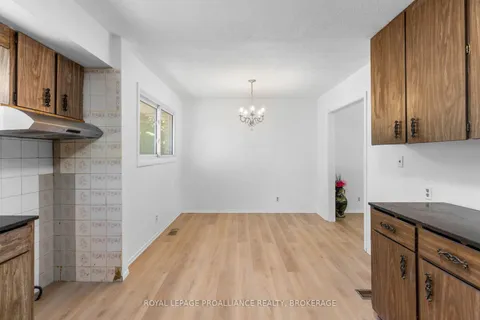 5 Armour Crescent, ON K8V 2V9