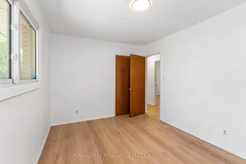 5 Armour Crescent, ON K8V 2V9