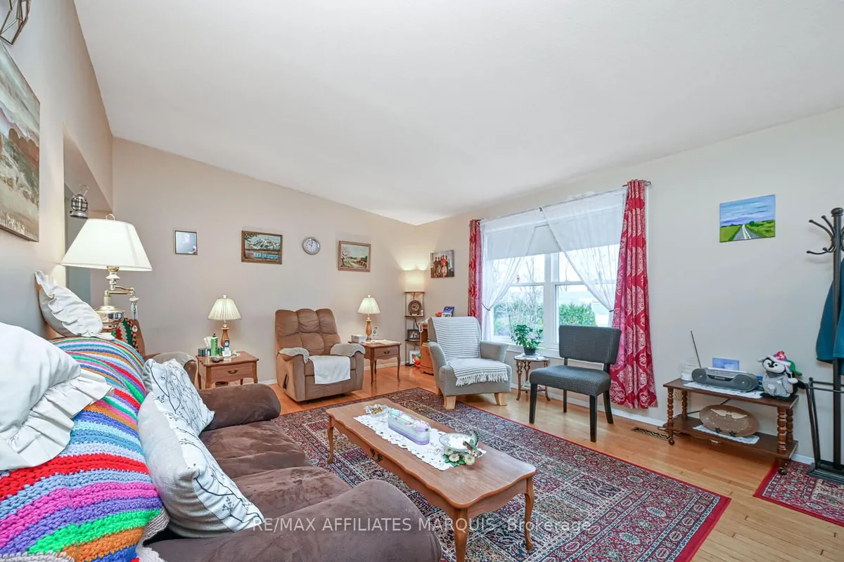 4 OTTERDALE Crescent, ON K7A 0J4